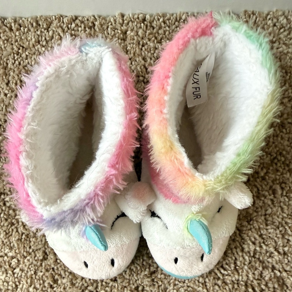 Totes Unicorn Faux Fur Rainbow Plush Slipper Boots | Kids 9–10 - Picture 2 of 6